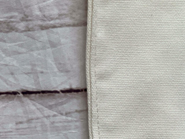 素材は綿。厚手でしっかりとしたコットンキャンバス生地