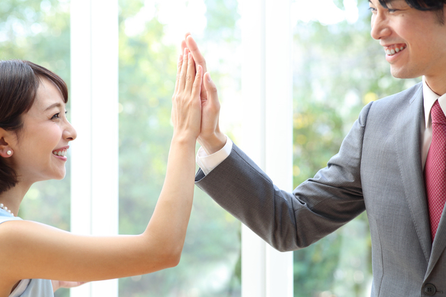 なんだかんだ効く 男性がめちゃ意識しちゃう スキンシップ 術 注意点 1 2 Mimot ミモット