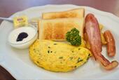 【ロイヤルホスト　ブレックファストメニュー】「オムレツプレート（トースト）803円（税込）」