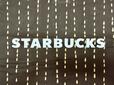 フロント中央には「STARBUCKS」のロゴプリント入り