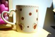 【すみっコぐらしカフェ～喫茶すみっコでチョコレートフェア～】「マグカップ（ハートハンドル）」1,980円