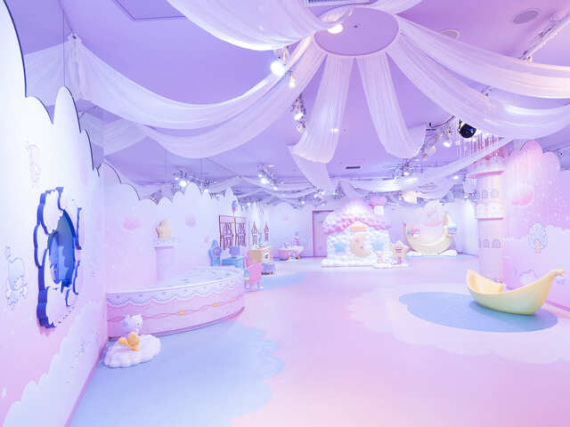 【サンリオピューロランド】ランタンや笹飾りが加わり幻想的な空間に！「Kiki＆Lalaトゥインクリングスタジオ」装飾