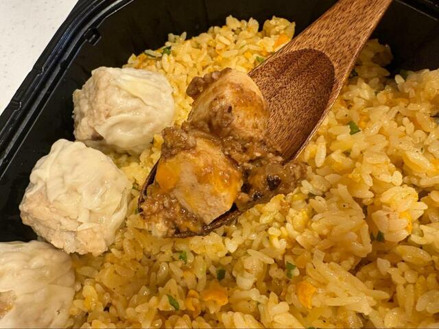 【コストコ 麻婆チャーハン】麻婆豆腐がジューシー♪スパイシーで癖になる美味しさ！