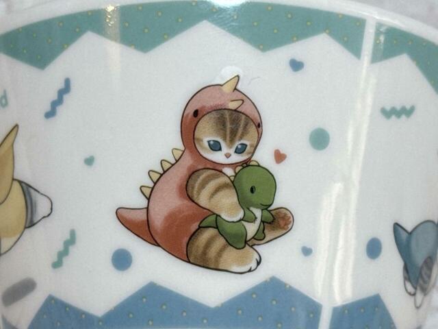 【ファミリーマート×mofusand／シリアルボウル＆白桃ゼリー】怪獣のぬいぐるみを持ったあざといお顔のかいじゅうにゃん♪