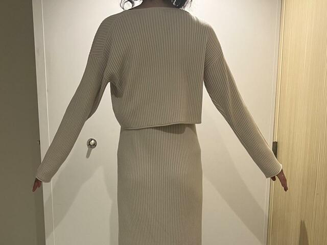 【GU　マルチウェイリブニットワンピース(長袖)】カーディガンは今っぽいショート丈