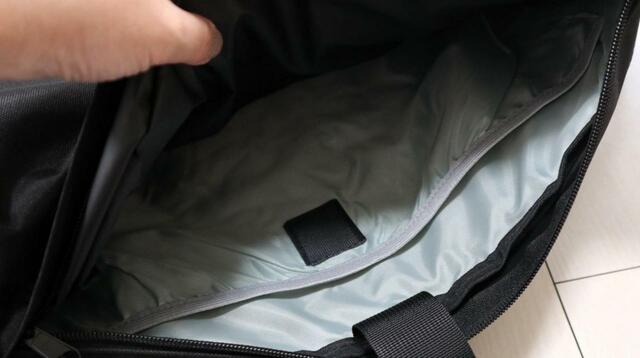【ワークマン イージス防水メッセンジャーバッグ】ノートパソコンも余裕で入る内側ポケット!