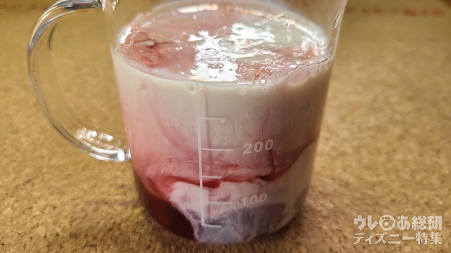ベイマックスのビーカーマグでフルーチェ（濃厚）