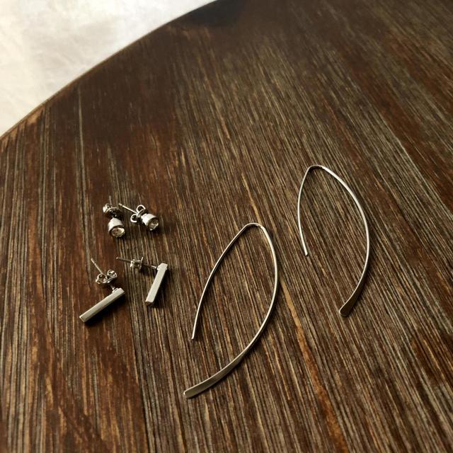 GU（ジーユー）「ビジュー&メタルシーンラインピアスセット」