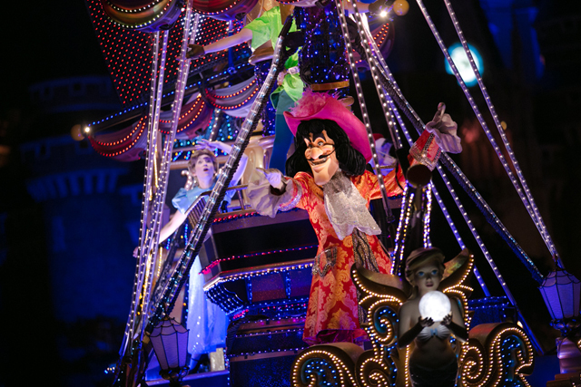 ピーターパンの海賊船（4）｜新「東京ディズニーランド・エレクトリカルパレード・ドリームライツ」（2015年7月リニューアル）撮影 / YOSHI 