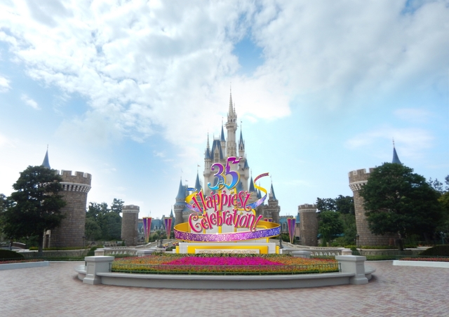 中央花壇のフォトロケーション｜東京ディズニーリゾート 35周年“Happiest Celebration!” 