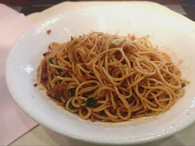 【川崎日航ホテル「ナトゥーラ」鉄板焼きサーロインステーキ食べ放題&サマーブッフェ】肉みその和風パスタ