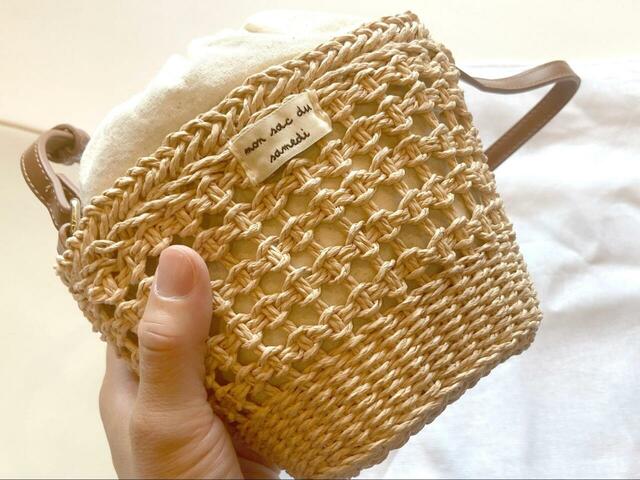 【ZARA ラフィアスタイル ミニクロスボディバッグ】サイズは高さ11cm×長さ16cm×幅8cmです