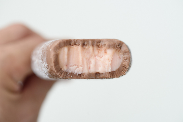 不二家　LOOK　ストロベリーアイスバー