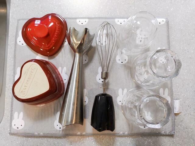 【ニトリ：ミッフィーの水切りマット】コップの水滴を吸収してくれるので、洗い場に