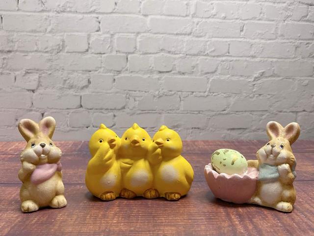 【ナチュラルキッチン】オブジェ　スカーフラビット　ピンク／税込110円・オブジェ　ヒヨコ３兄弟／税込330円・オーナメントエッグ6P／税込110円・インテリアカップキッチュラビット　ピンク／税込110円