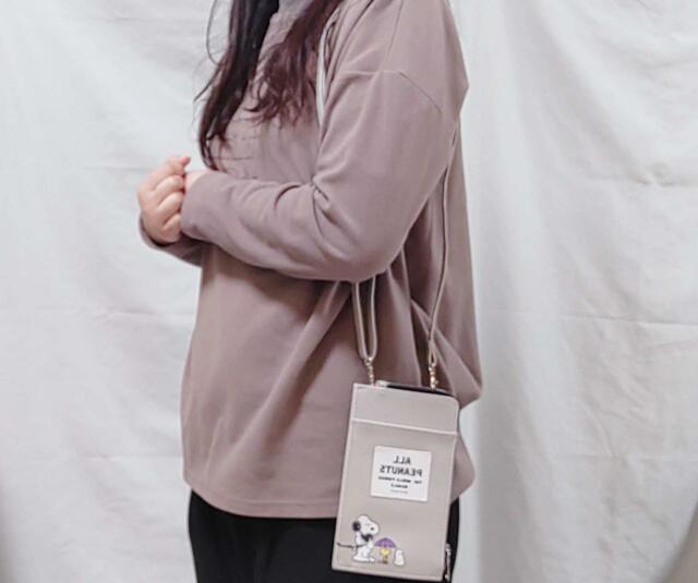 ワンショルダー持ちした状態