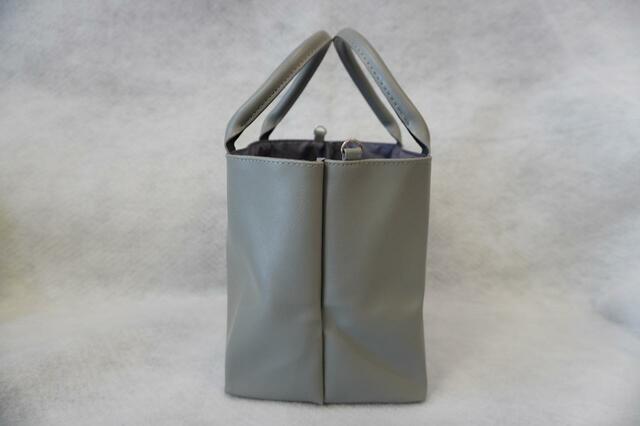 バッグを横から見たところ