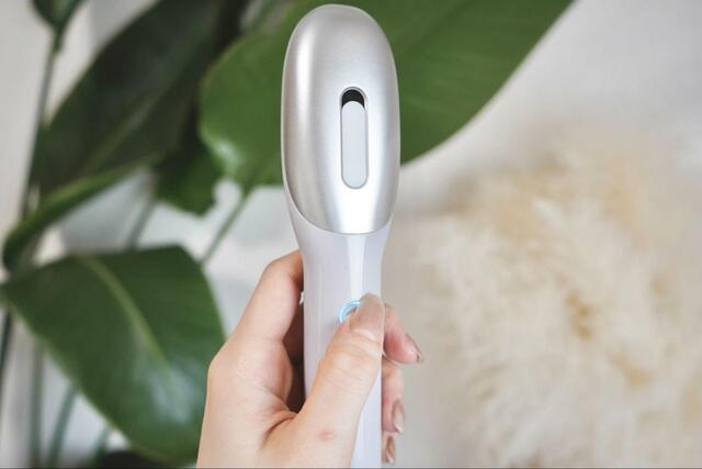 【3coins　電気ブラシ】裏面（タンク口）