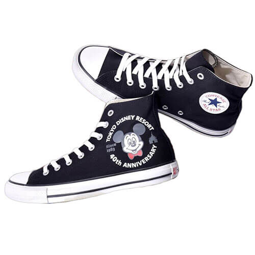 スニーカー 〈CONVERSE ALL STAR 40 HI〉|価格:14,000円|サイズ:22.5cm、23.5cm、24.5cm、25.5cm、26.5cm、27.5cm|東京ディズニーリゾート40周年“ドリームゴーラウンド”「CONVERSE」プロデュースグッズ|発売日:2023年7月10日(月)|販売店舗:東京ディズニーランド「ギャグファクトリー/ファイブ・アンド・ダイム」、東京ディズニーシー「スチームボート・ミッキーズ」