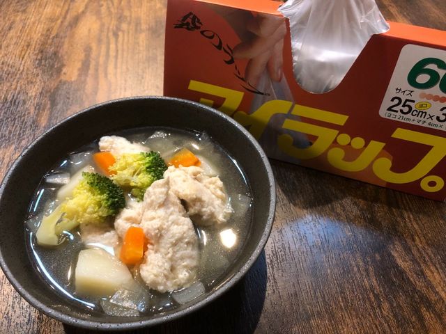 【鶏肉団子スープ】手がベタつきがちな肉団子作りも簡単！