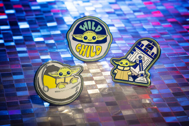 ピンバッジ 1,200円|「スター・ツアーズ:ザ・アドベンチャーズ・コンティニュー」スペシャルグッズ|販売店舗:東京ディズニーランド「コズミック・エンカウンター」