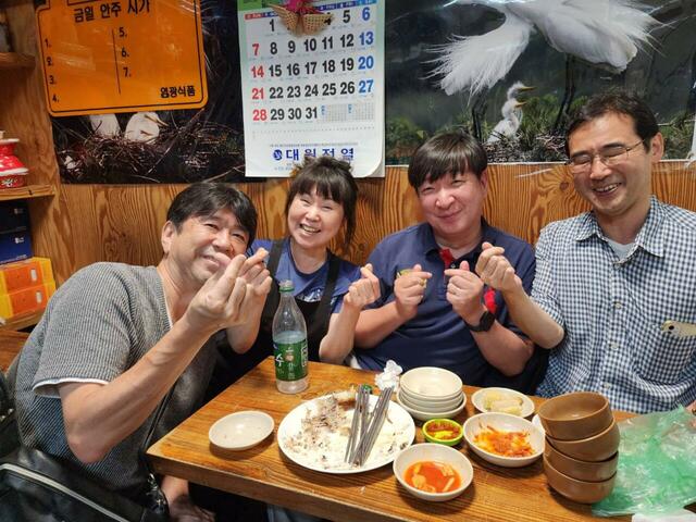 【気になる韓国、ソウルの今vol.35】女性が鐘路3街のシュポの女将。男性が「ソウル酒場ツアー」に参加した日本人駐在員たち