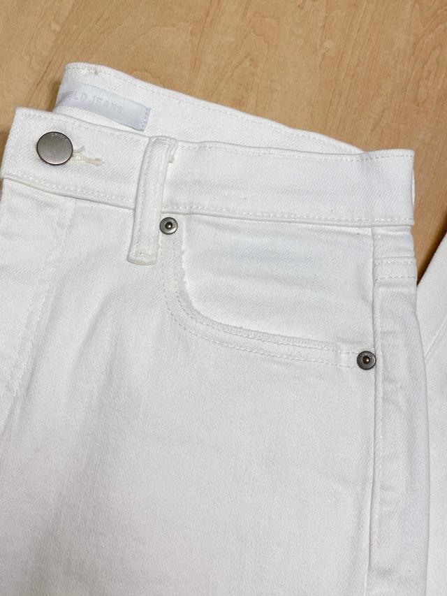 【UNIQLO（ユニクロ）】レギュラーフィットストレートハイライズジーンズ／税込3,990円