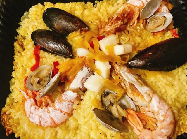 【マルケー 魚介のパエリア】具だくさんで豪華♪