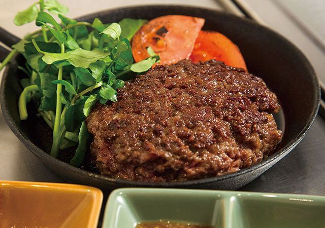 「鉄板焼」の名店特集／鉄板バンビーナbyうしごろ（麻布十番）　 極みの塩ハンバーグ 1200円（税別）