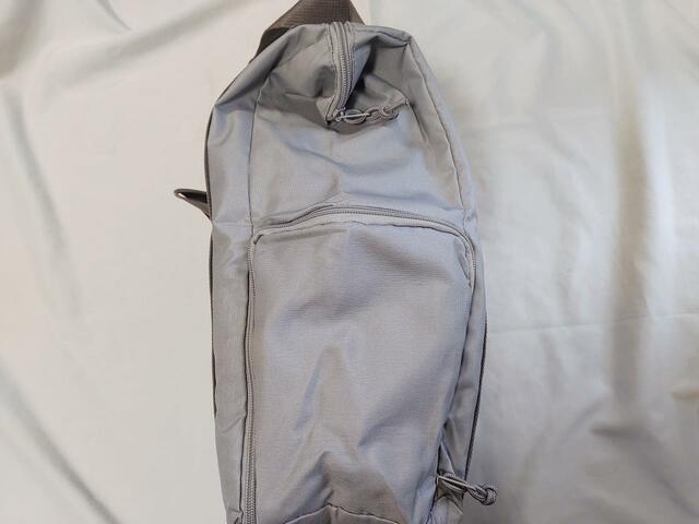 「左側面」には、靴などが入る独立収納スペース