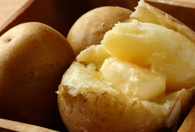 「キタアカリのジャガバタ」＜期間：2026年2月1日～＞【「カニ」「海鮮」「お肉」がメイン！ご当地メニューも食べ放題！ホテルアベスト札幌の“ディナーバイキング”が2月にスタート！】