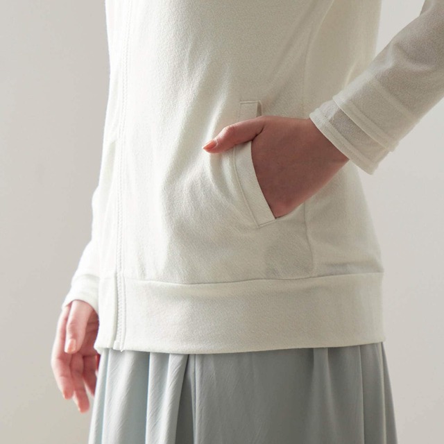 パーカ【UVケア】「ミッキーモチーフ」｜￥3,990 （税込）