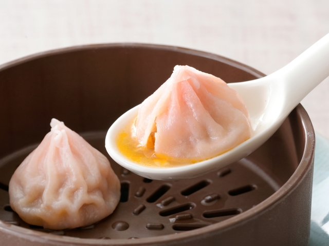 「蟹小籠包」＜期間：2025年7月4日まで＞ 【ライトコース以上が時間無制限！本格中華＆点心食べ放題が楽しめる「THE BUFFET 包包點心 ららぽーと横浜」で延長開催！】