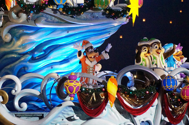 カラー・オブ・クリスマス　キャラクター達が乗る船