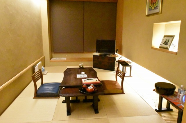 シンプルなお部屋だけど窓を開けると・・・！