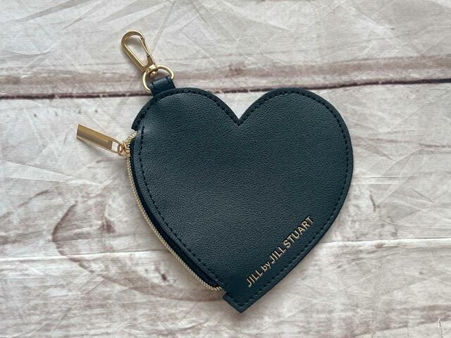 ポーチはなんとハート形！かわいい〜！