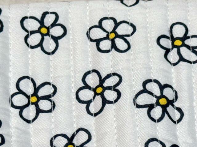 この花柄はミッフィーことうさこちゃんがお誕生日会のときに着ていた洋服の柄!