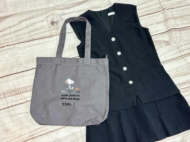 シックなツイードのミニドレスに合わせても◎【Honey's（ハニーズ）】「スヌーピー／トート」2,280円（税込）