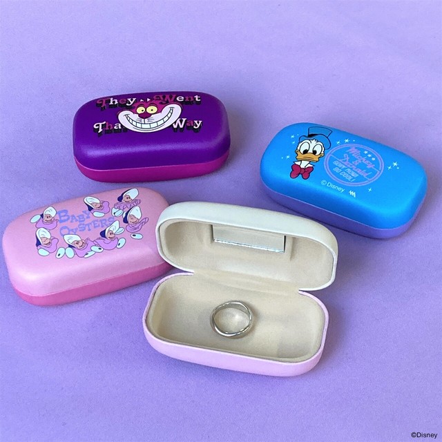 ミラー付小物入れ4種/各税抜390円(税込429円)