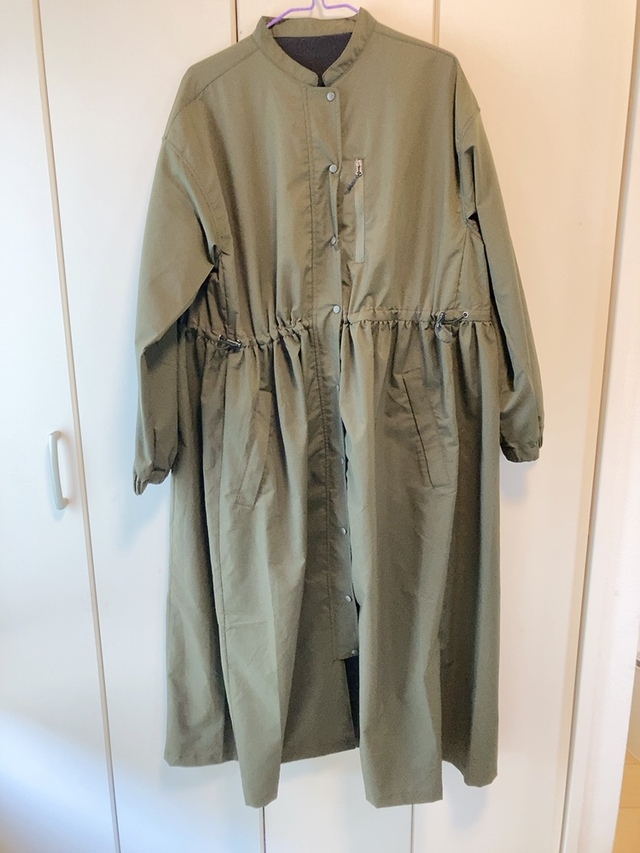 【ワークマン 高撥水シェルワンピースコート】カラーはブラック、ダークグリーン、ライトブラウンがあります。ライトブラウンは今年の新色