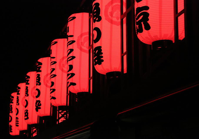 京都・元離宮二条城で開催の「アートアクアリウム城」