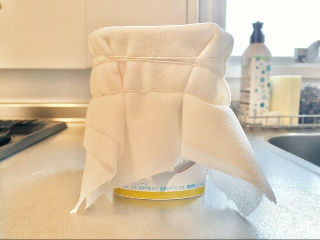 【グリークヨーグルト風＆コームハニー】キッチンペーパーを2,3枚くらい被せて、輪ゴムで周りをぐるっと止める