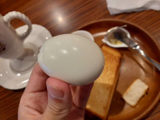 【びっくりドンキーのモーニング】殻をむいたら、つるんと美しいゆで卵が！