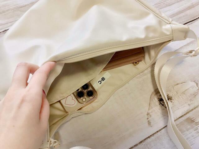 スマホやフラグメントケースを入れるのにぴったり！