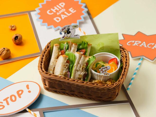 FORE!ドタバタゴルフのサンドウィッチ 2,290円|「チップとデール&ドナルドダック」OH MY CAFE