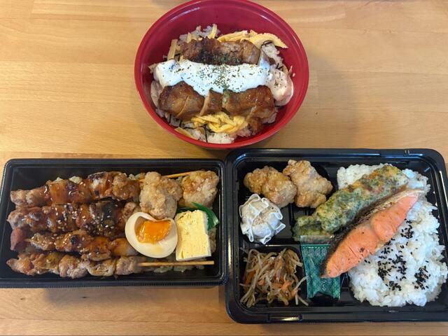 【ロピア 焼鮭弁当・鶏・鳥・鶏めし弁当・てりタルチキン丼】ボリューム満点!人気弁当3種を並べて実食比べ♪