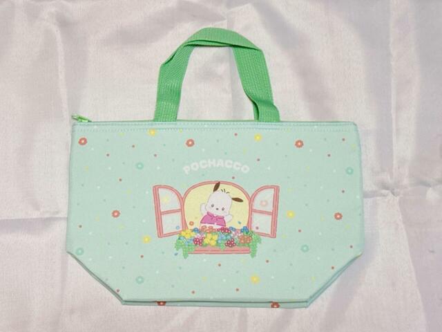 【ファミリーマートオリジナル サンリオキャラクターズ当りくじ】保冷バッグ：5等「保冷バッグ シナモロール」（ポチャッコ）：990円（税込）