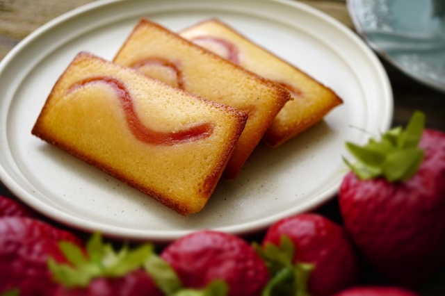 成城石井 ストロベリーフィナンシェ