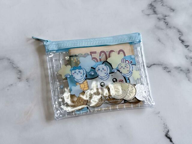 紙幣やカード、コインを入れるのにぴったり