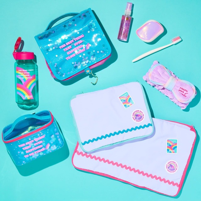 【PLAZA×ハワイアン航空】「圧縮ストレージケース 」M(ミント)2,530円、L(ピンク) 2,860円も旅にとっても役立ちそう（写真右下）